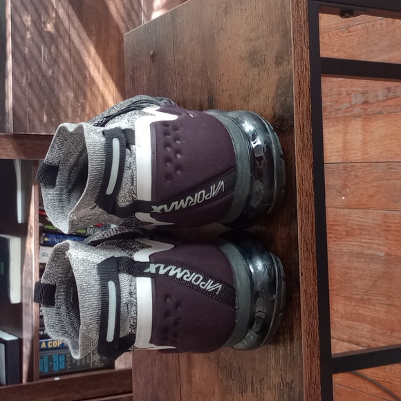 Nike Gray and Black Sneakers Utility - Picture 3 of 5